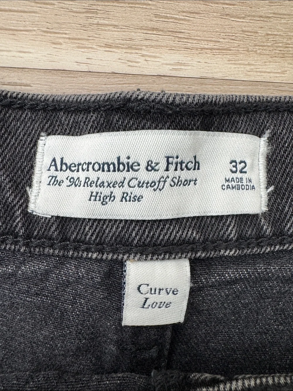 A&F - The 90’s Relaxed Cut Off Shorts High Rise Curve Love